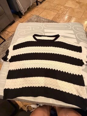Black & White Striped Crewneck Short Sleeve Sweater